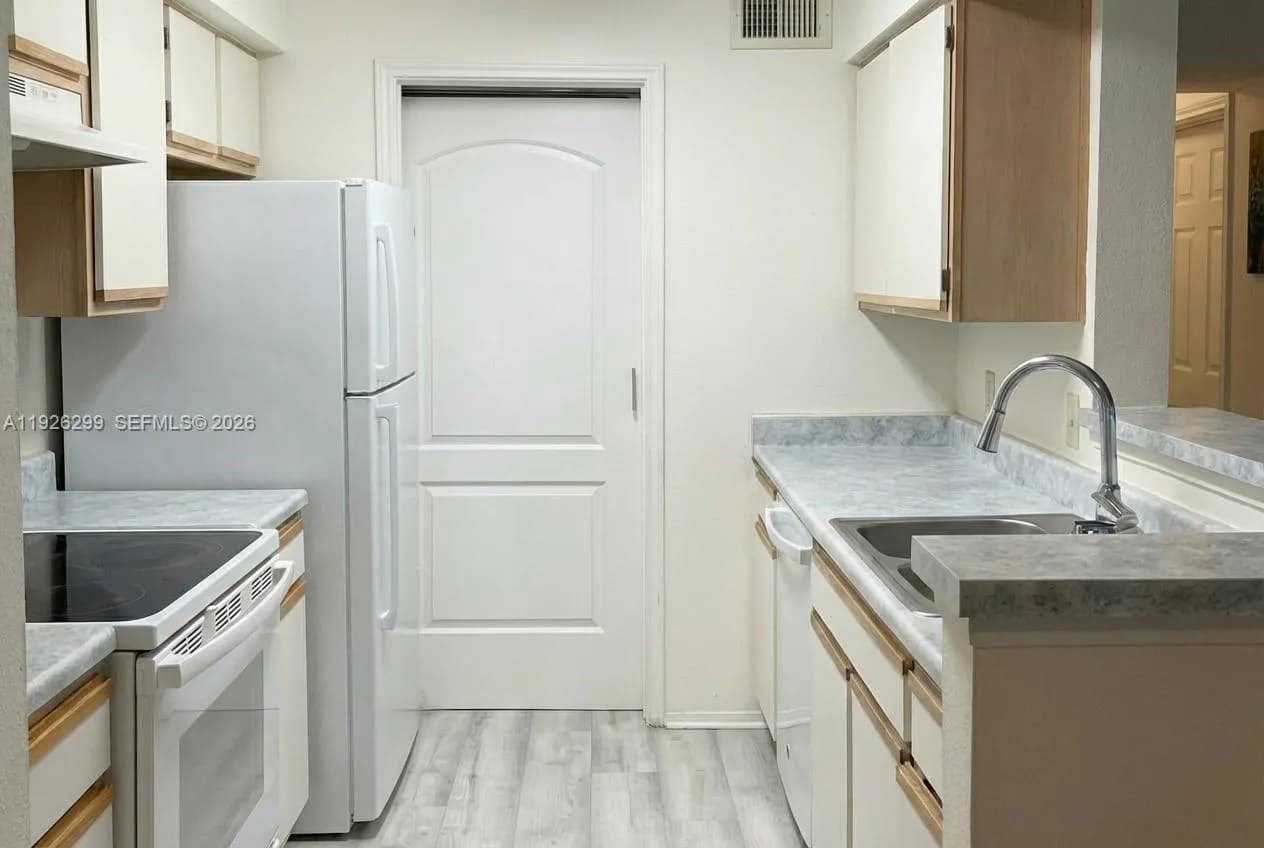 2420 NW 33rd St # 1011, Oakland Park FL 33309