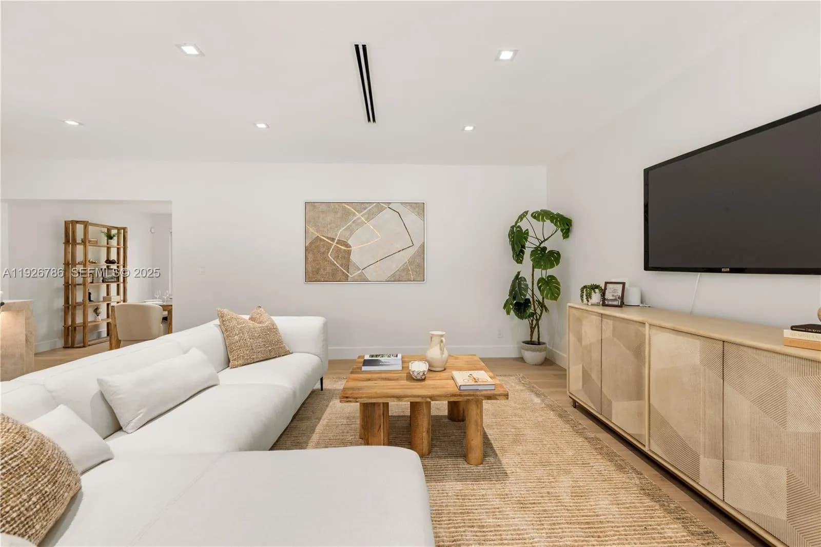 6011 Maynada St, Coral Gables FL 33146