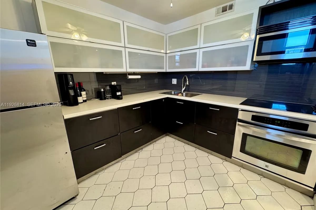 3660 NE 166th St # 812, North Miami Beach FL 33160