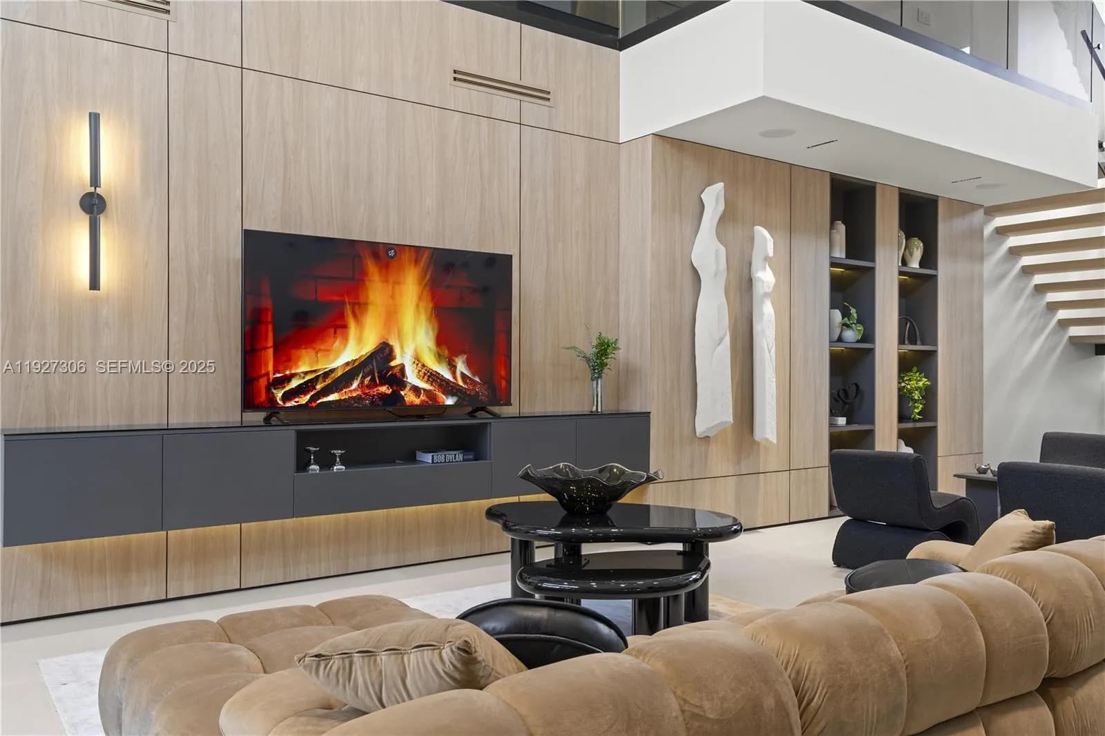 1008 NE 114th St, Biscayne Park FL 33161