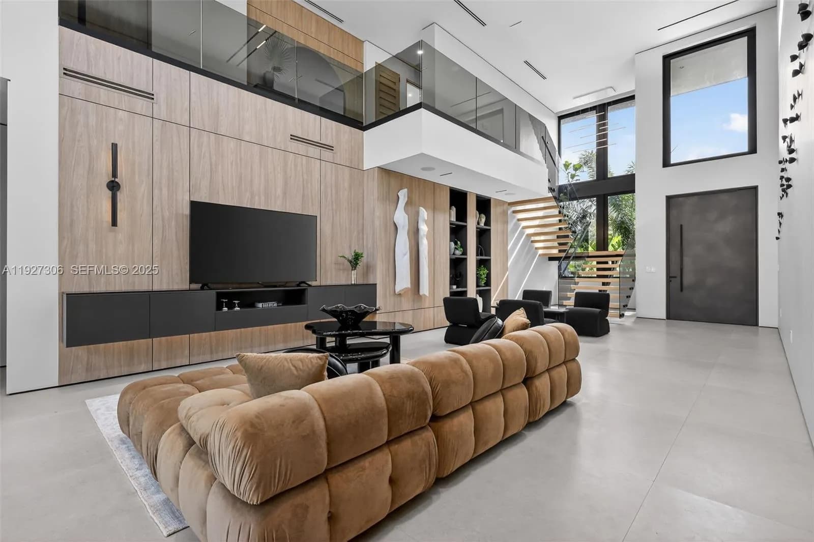 1008 NE 114th St, Biscayne Park FL 33161