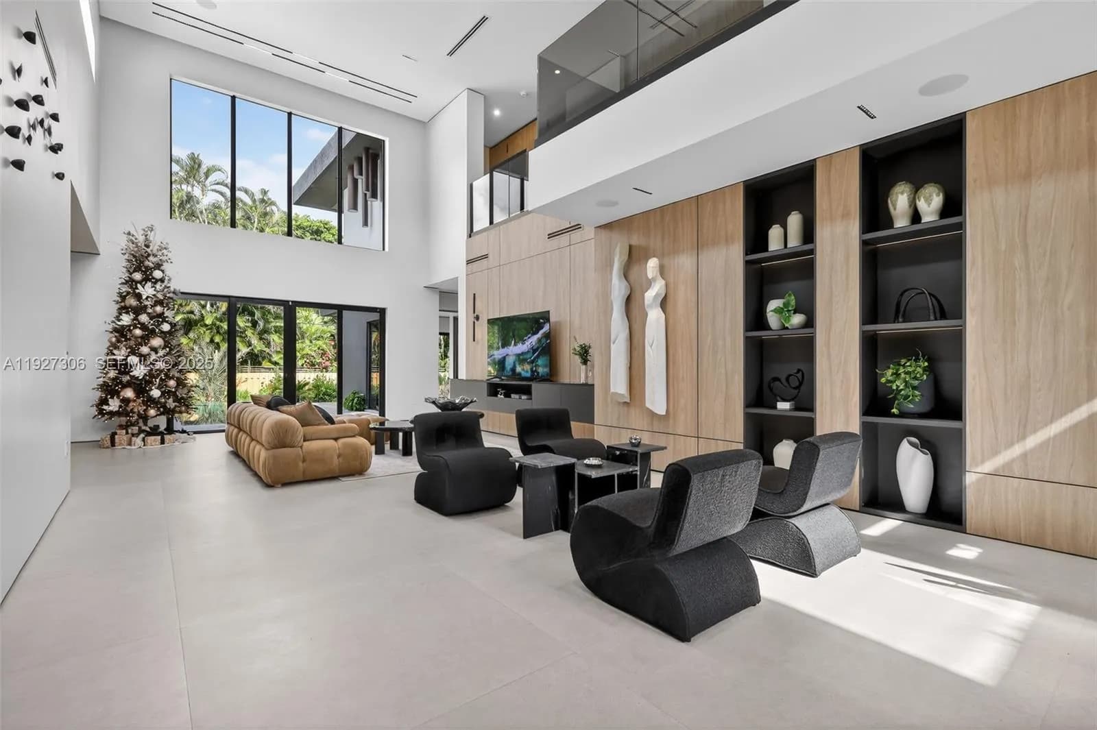 1008 NE 114th St, Biscayne Park FL 33161