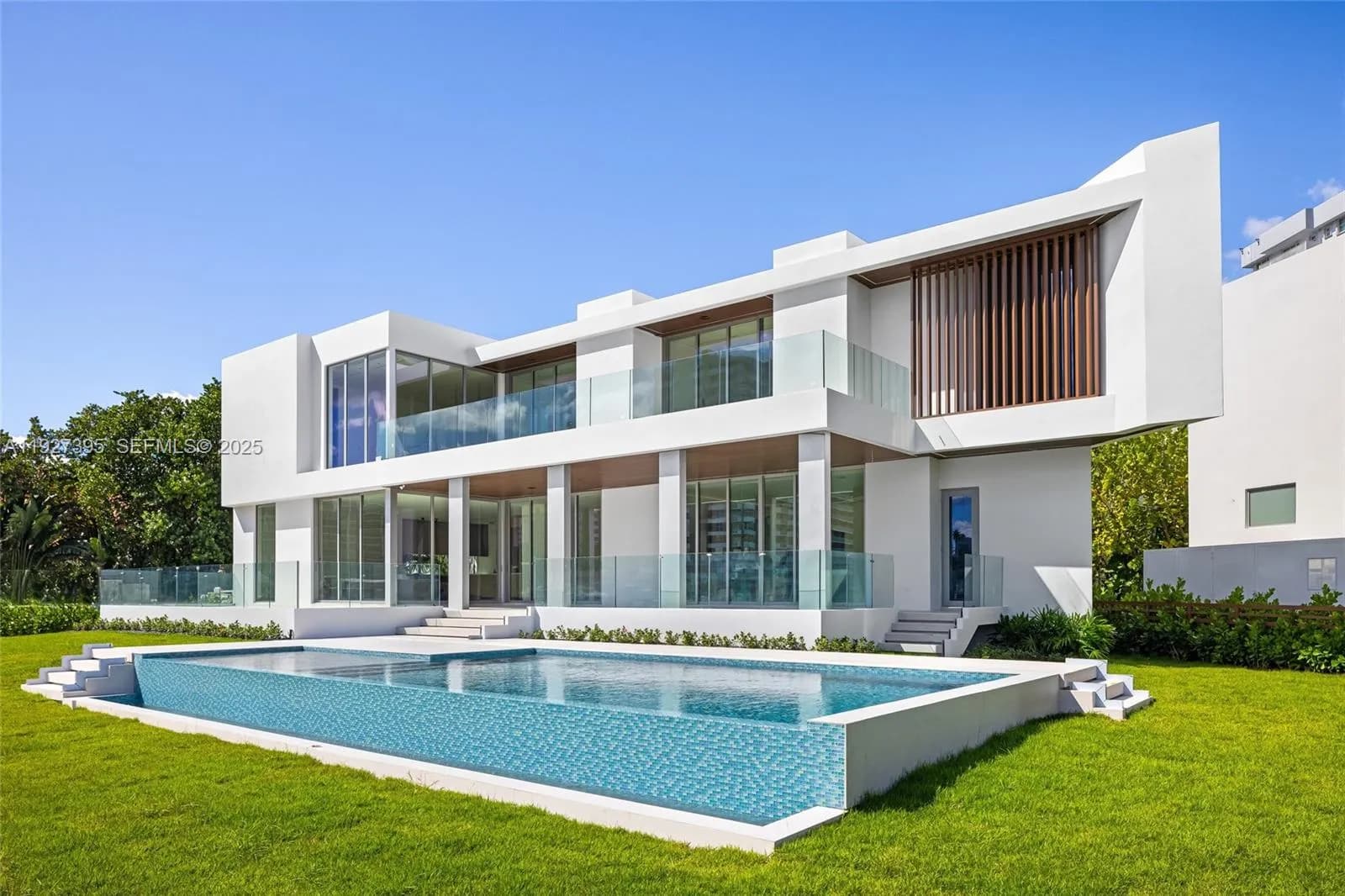 503 Palm Dr, Hallandale Beach FL 33009