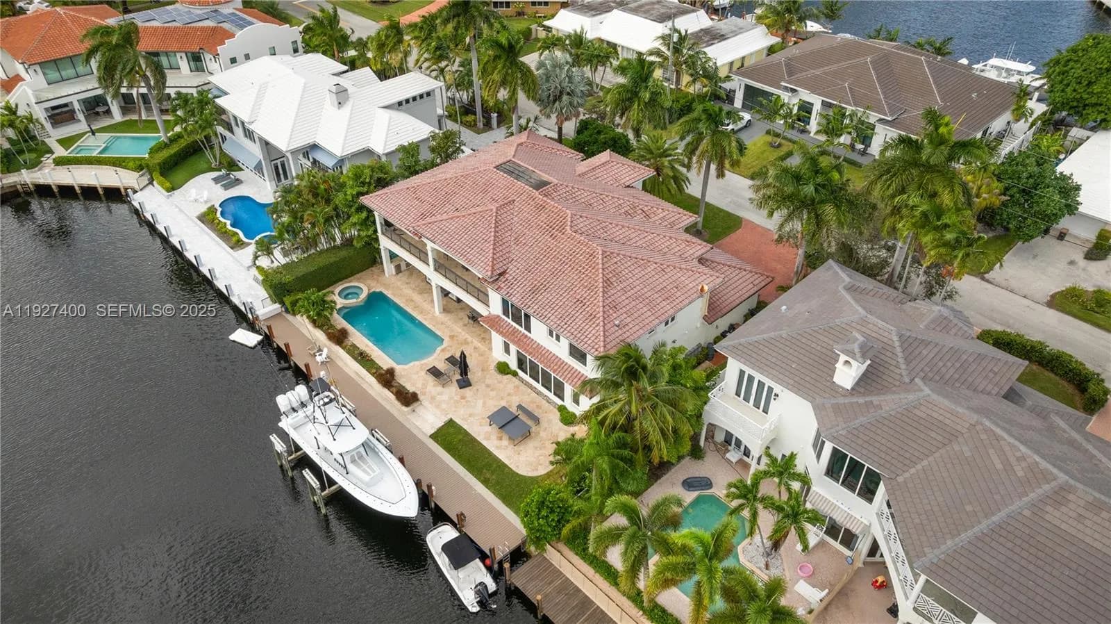 2320 NE 34th Ct, Lighthouse Point FL 33064