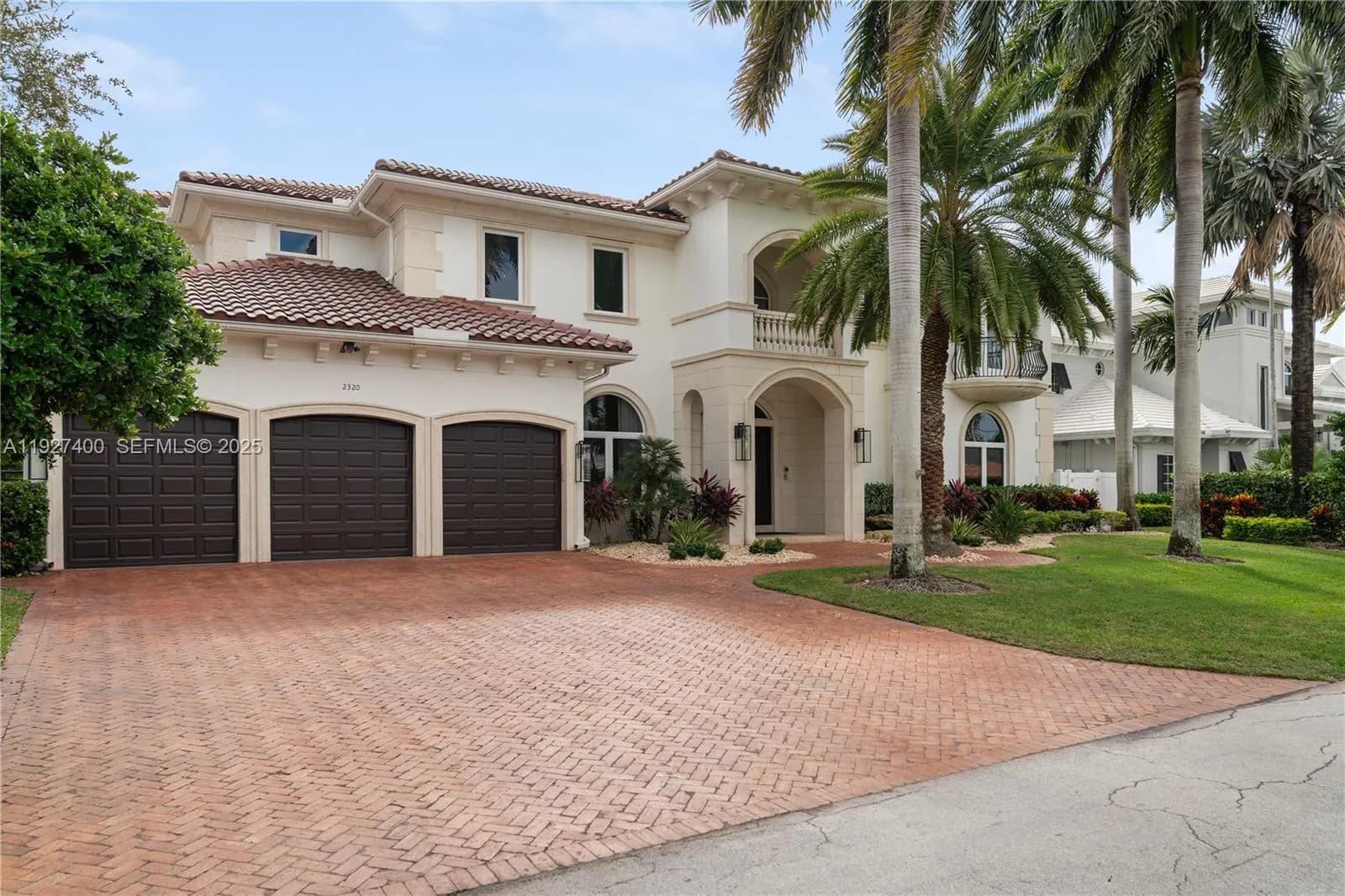 2320 NE 34th Ct, Lighthouse Point FL 33064