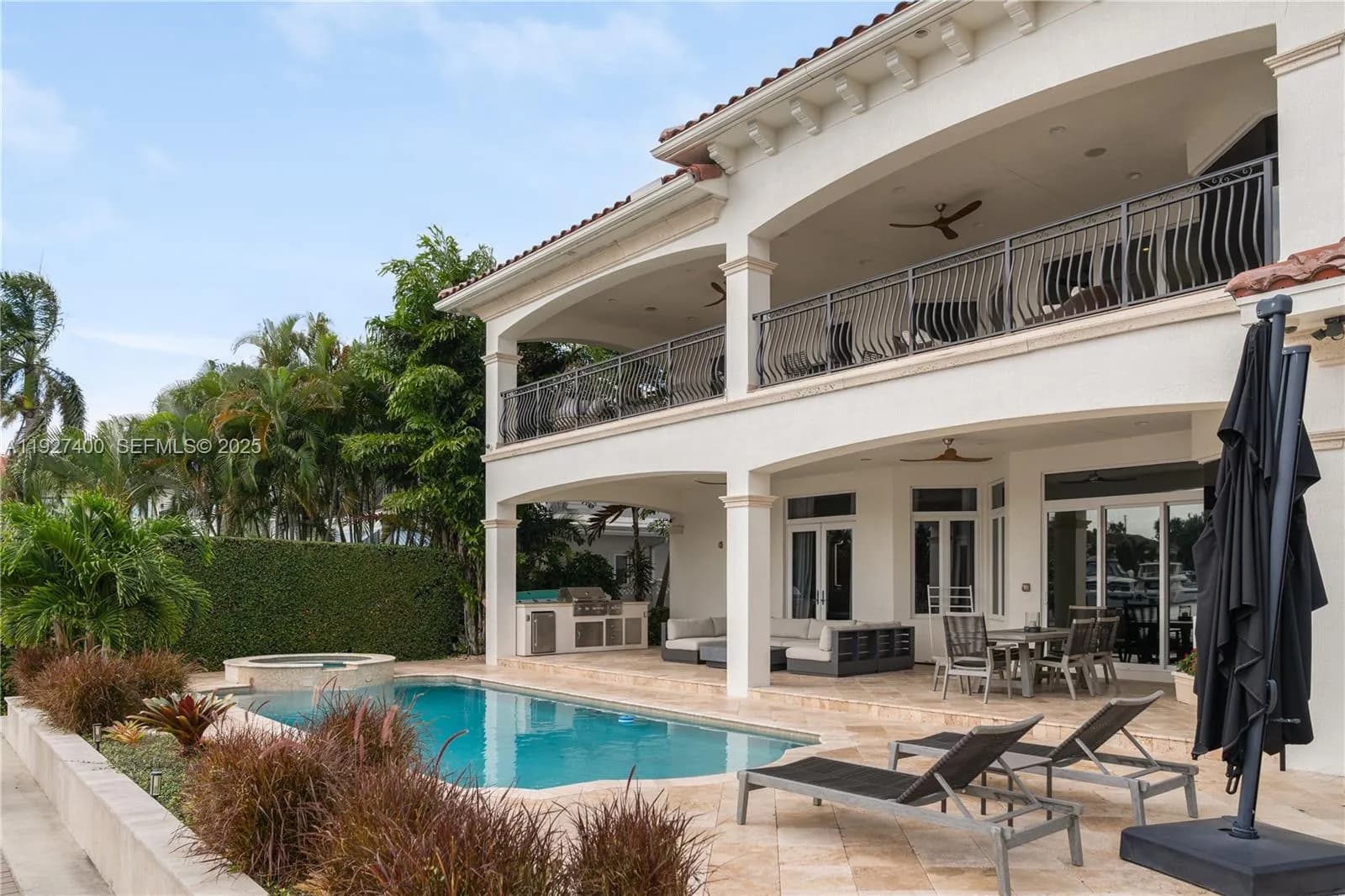 2320 NE 34th Ct, Lighthouse Point FL 33064