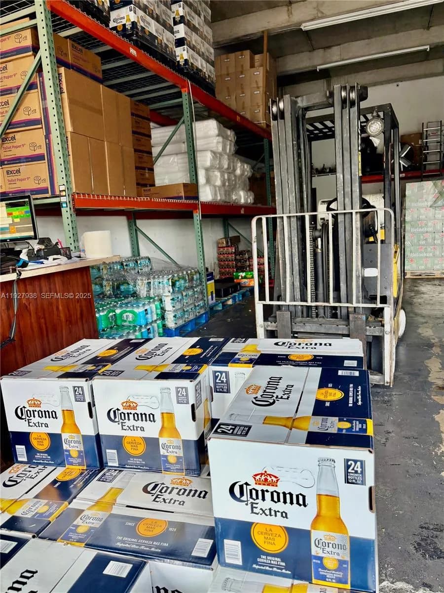 7441 NW 72nd Ave, Medley FL 33166