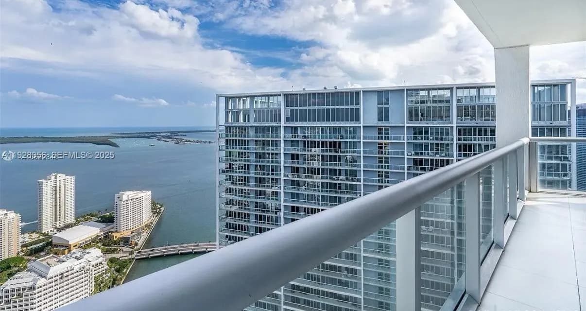 475 Brickell Ave # 5707, Miami FL 33131