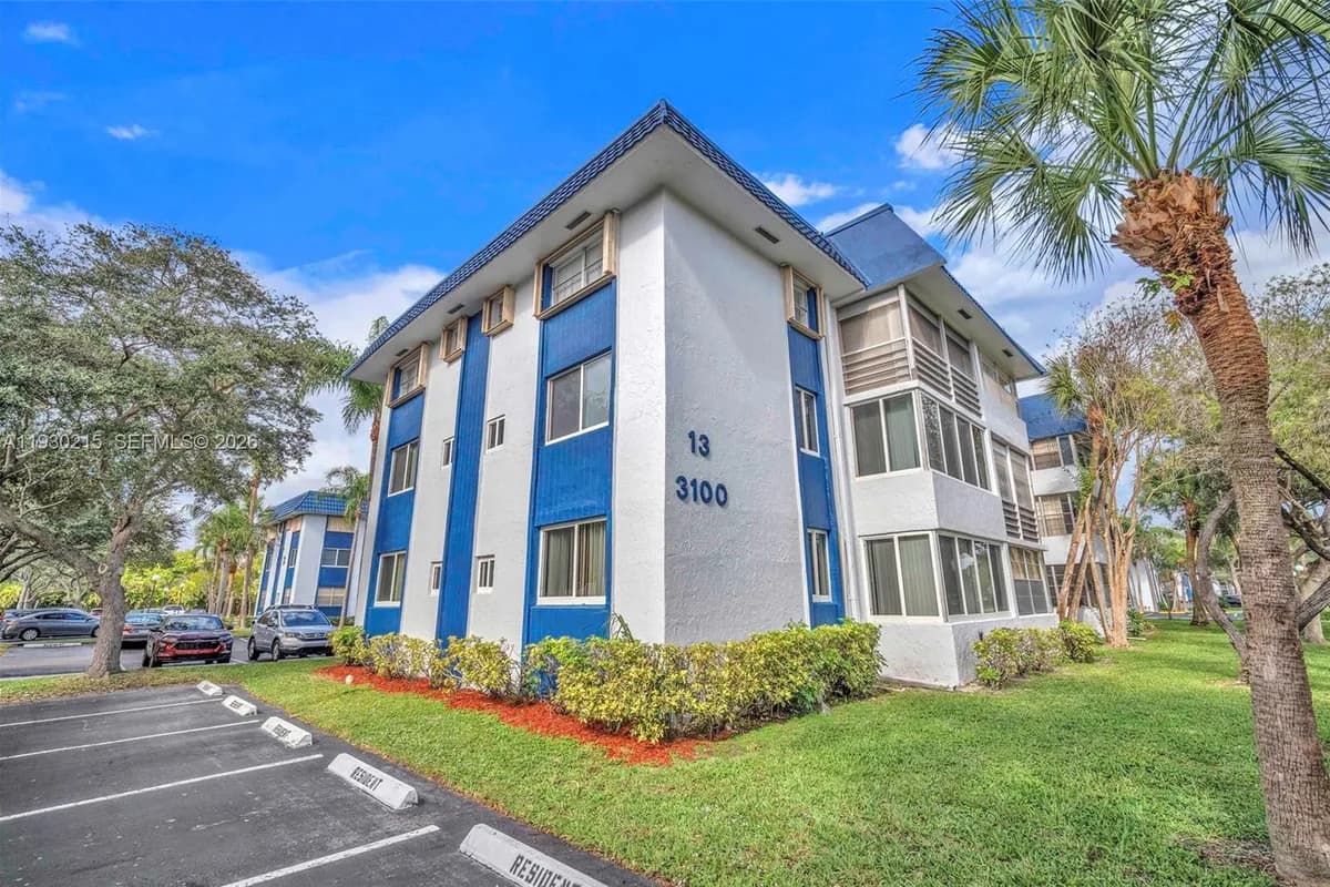 3100 Holiday Springs Blvd # 304, Margate FL 33063