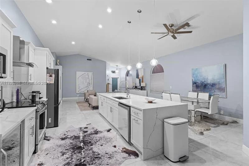 6952 NW 27th Ct, Margate FL 33063