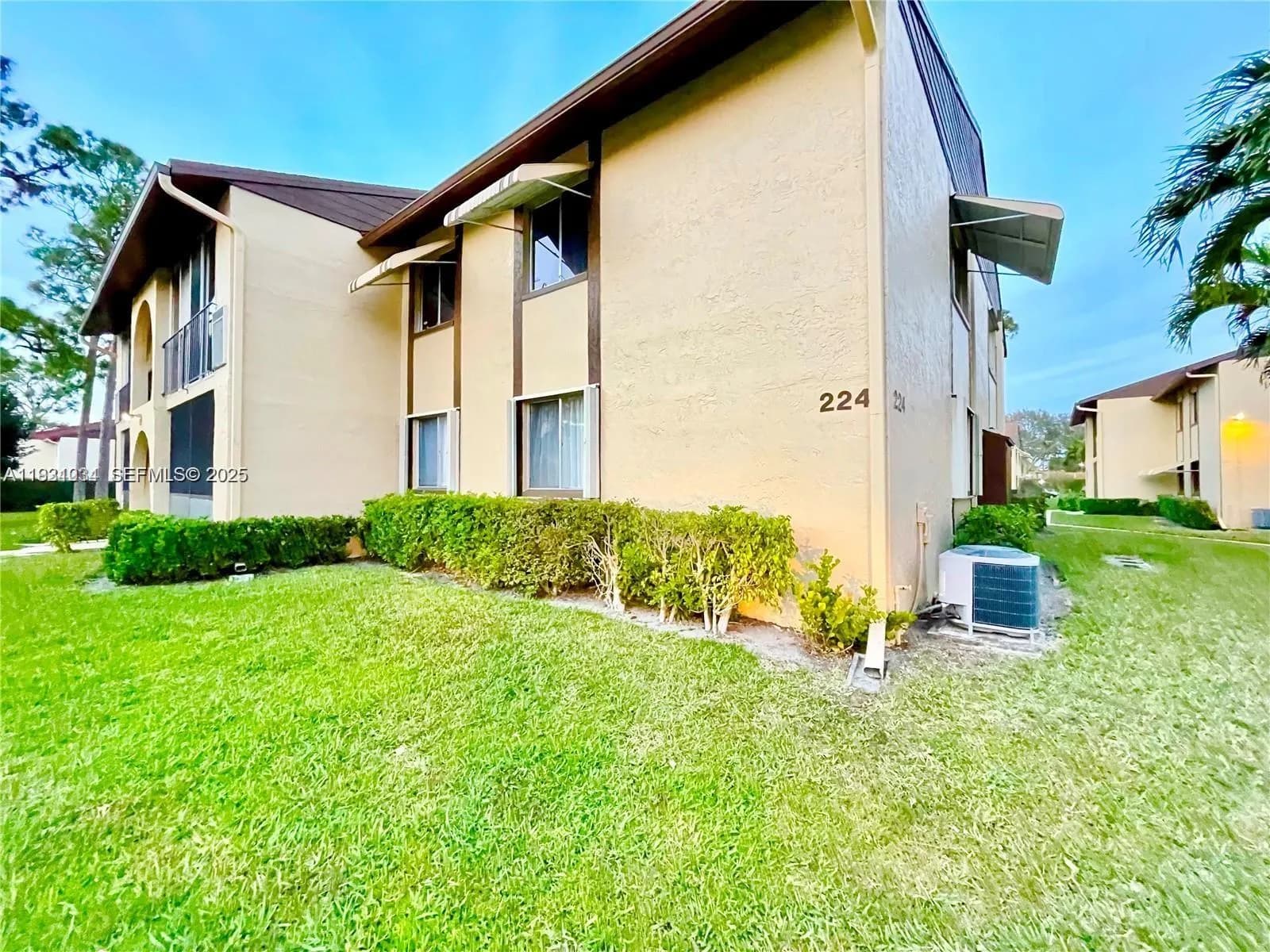 224 Pine Hov Cir # 2, Green Acres FL 33463