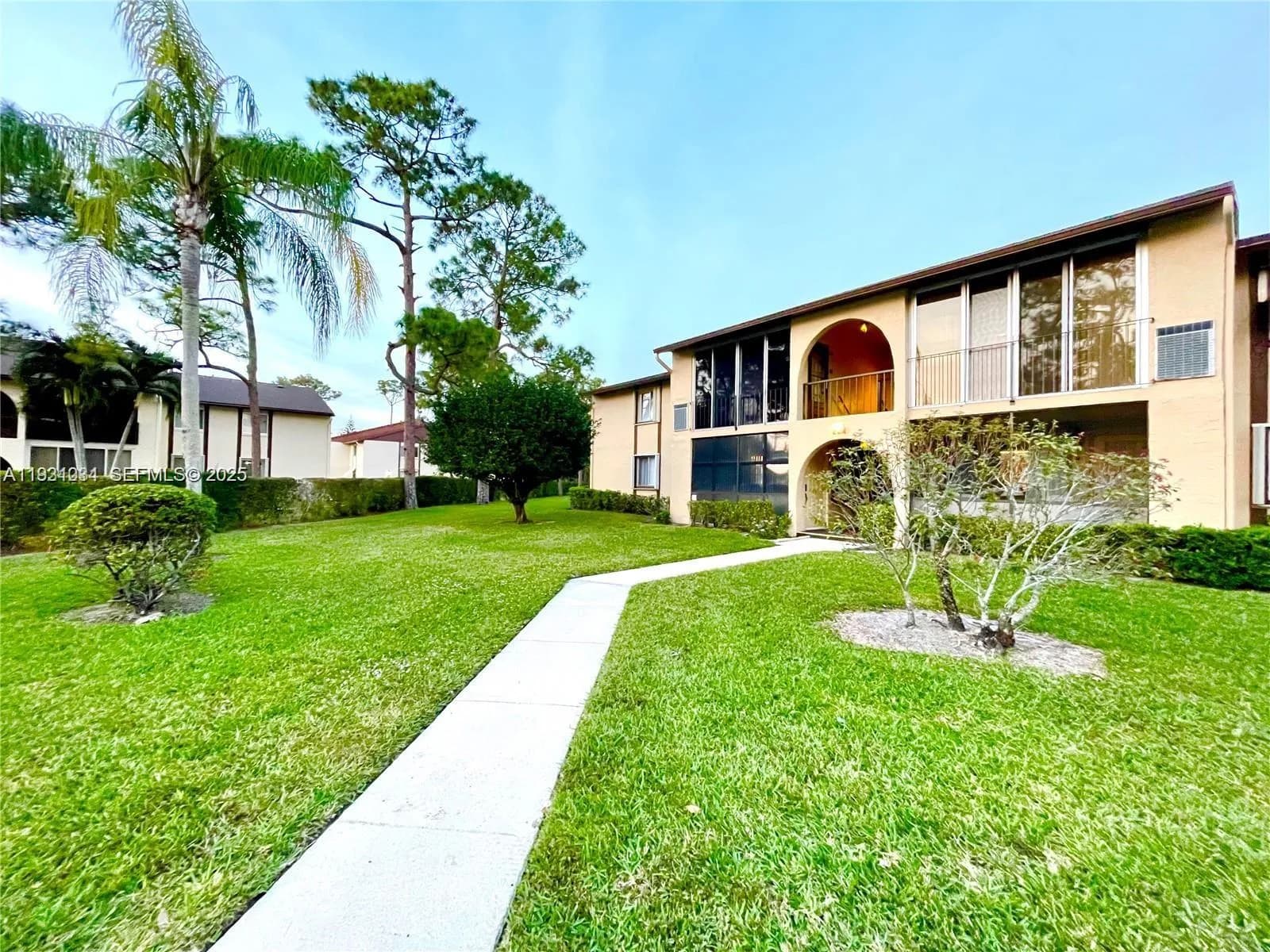 224 Pine Hov Cir # 2, Green Acres FL 33463