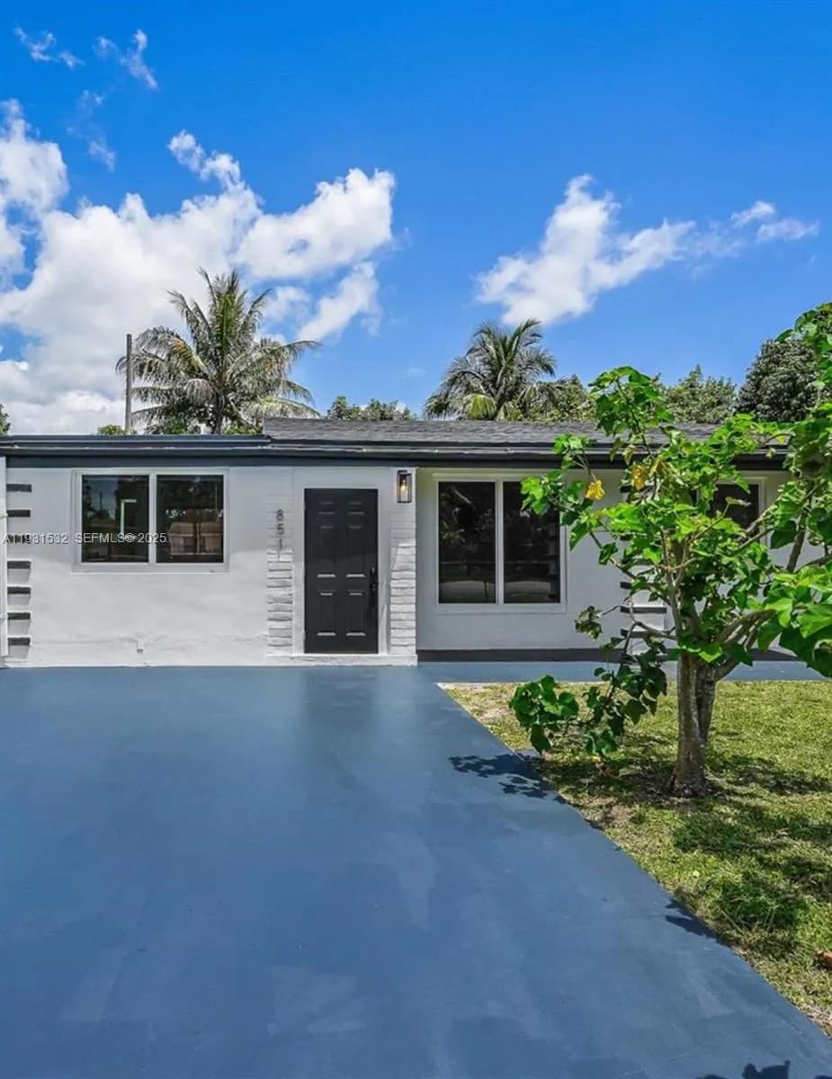 851 NW 146th St, Miami FL 33168