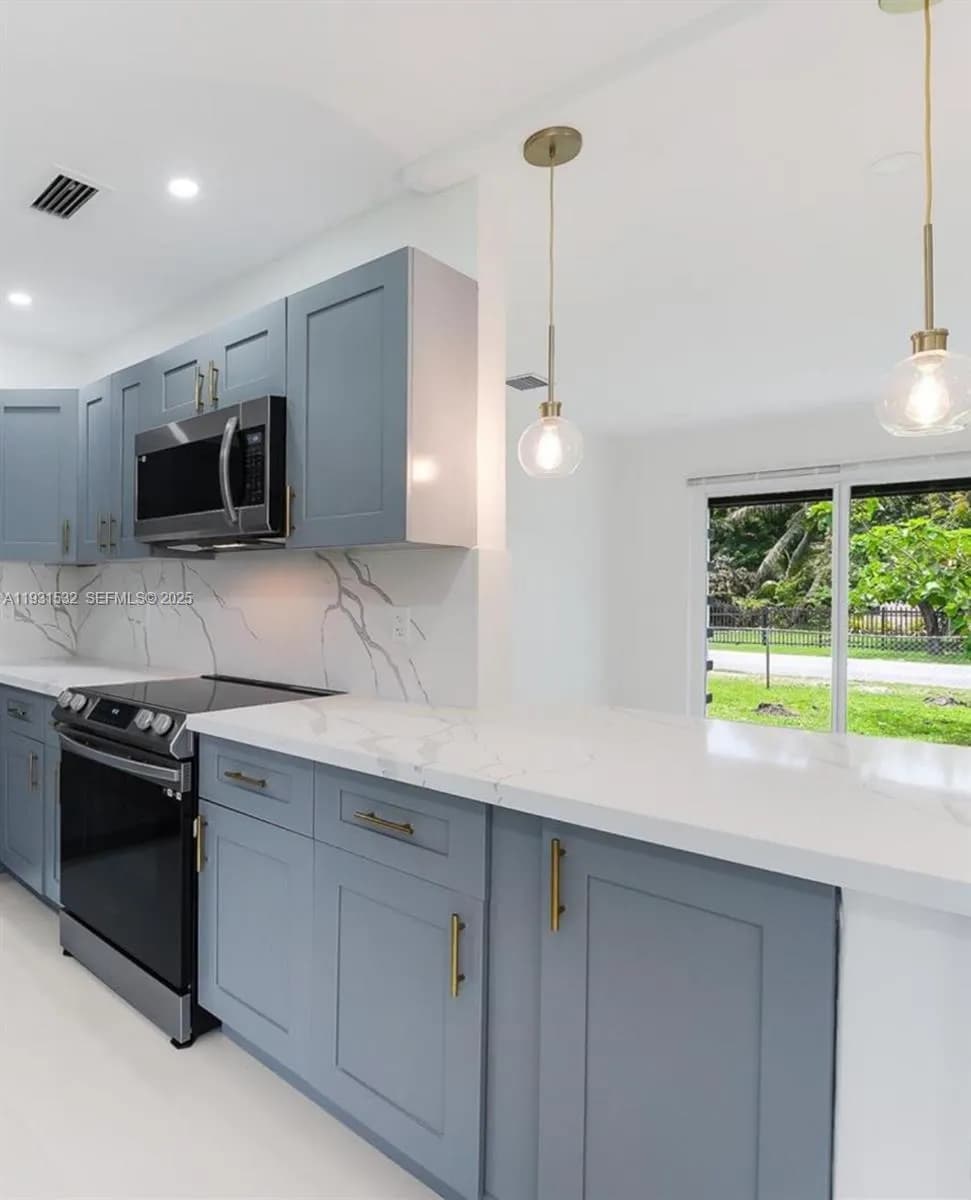 851 NW 146th St, Miami FL 33168