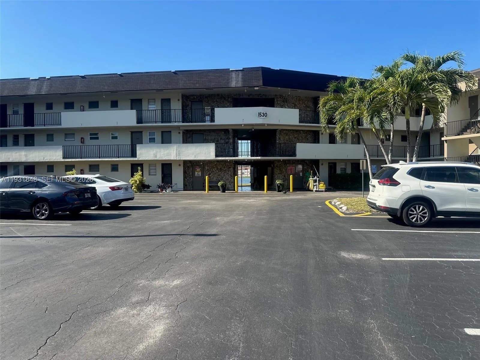 1530 NE 191st St # 205, Miami FL 33179