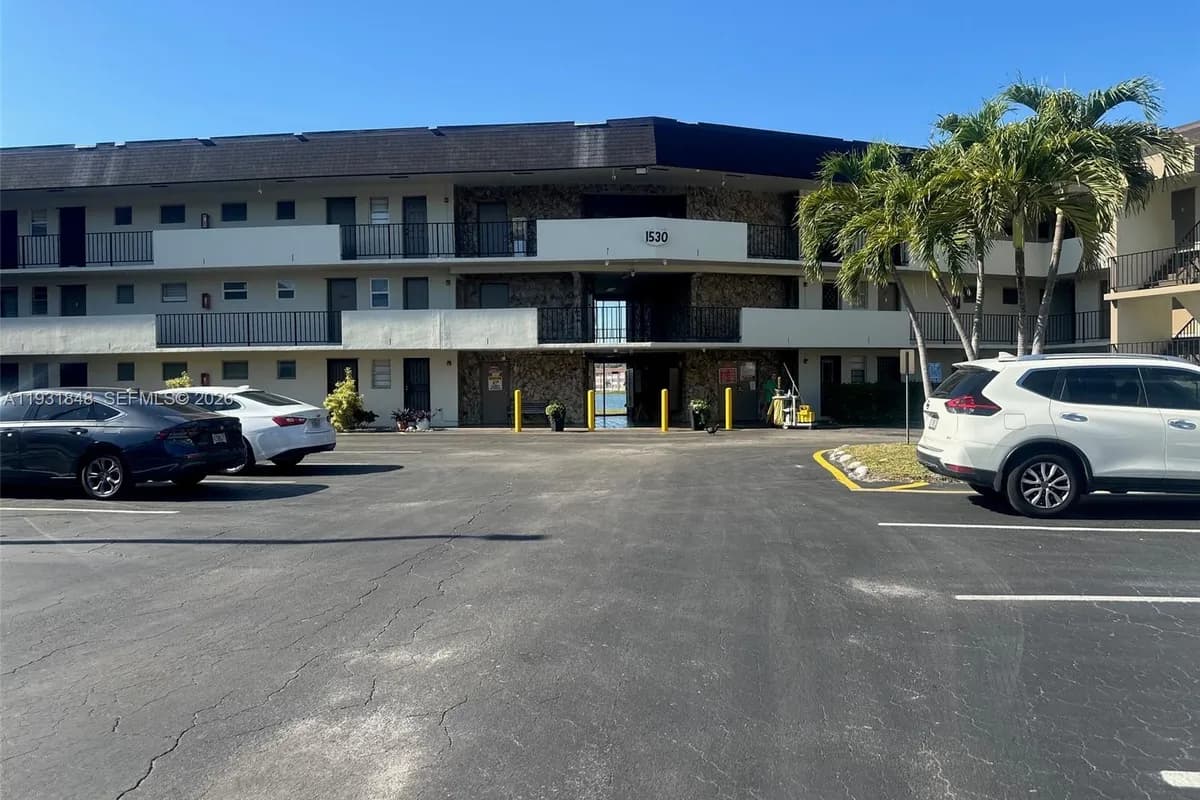 1530 NE 191st St # 205, Miami FL 33179