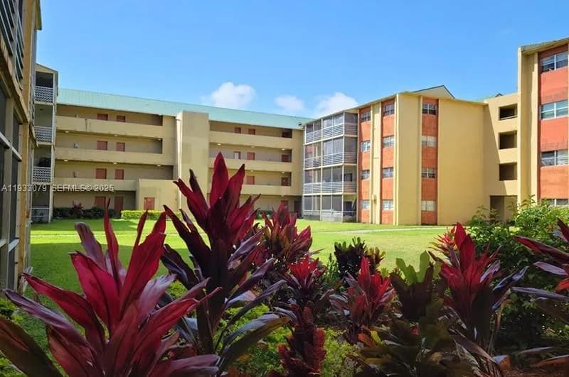 1 bedroom 1 bath for sale at 3600 NW 21st St # 103, Lauderdale Lakes FL 33311