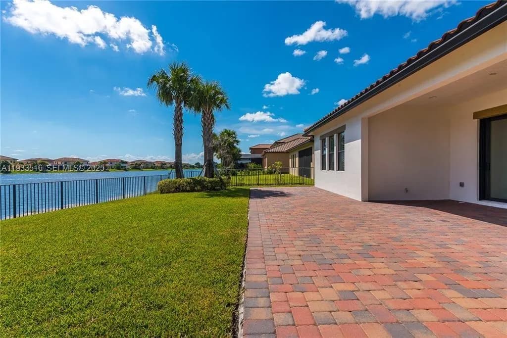11170 NW 82nd Pl, Parkland FL 33076