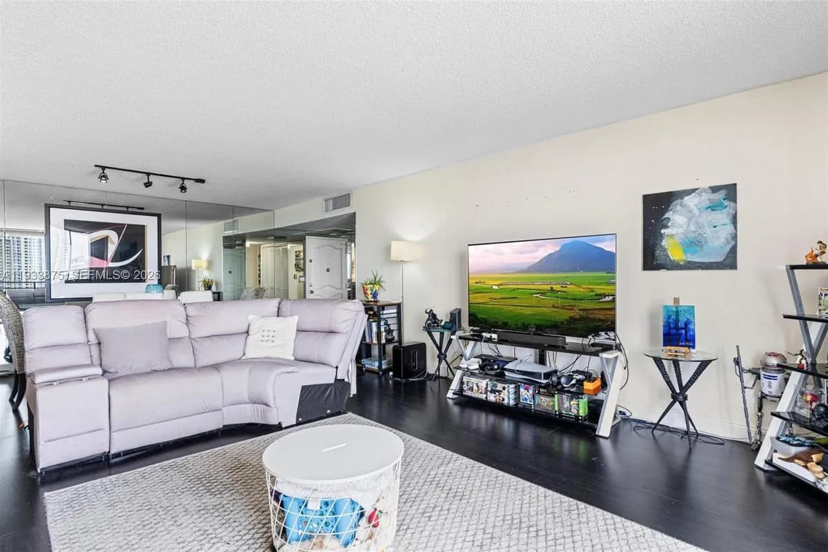 500 Three Islands Blvd # 1112, Hallandale Beach FL 33009