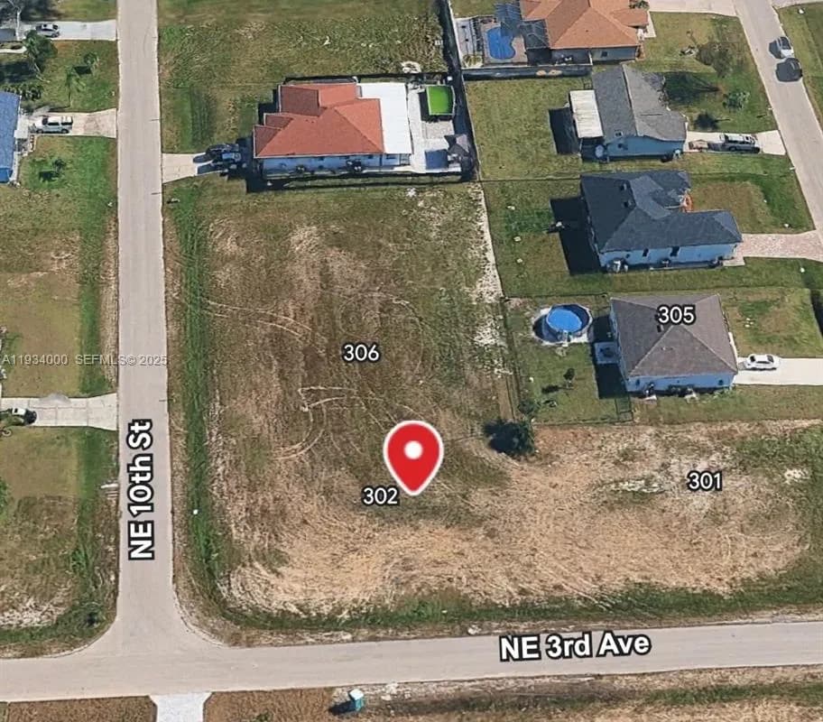 302 NE 10 ST, Cape Coral FL 33909