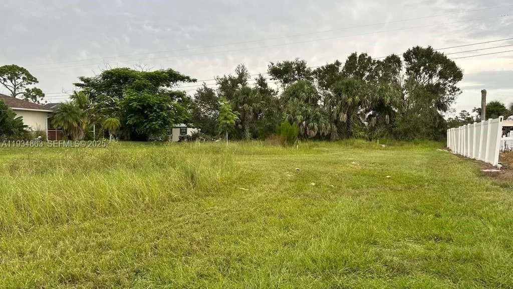 1907 NE 28 St, Cape Coral FL 33909