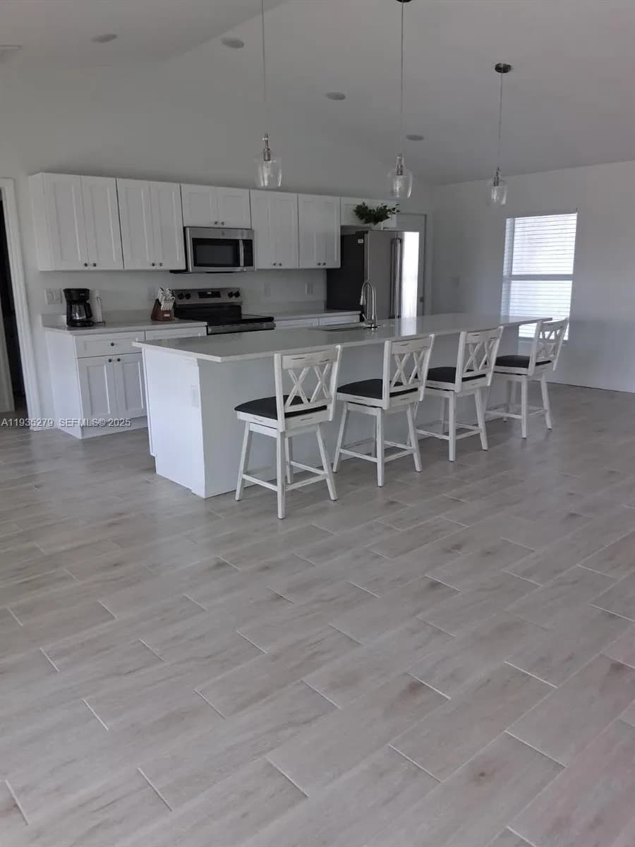 1828 NW 30th Ter, Cape Coral FL 33993