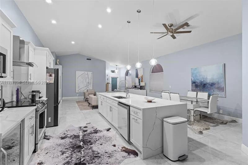 6952 NW 27th Ct, Margate FL 33063