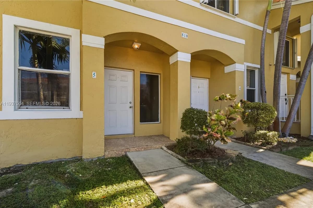 810 NE 212th Ter # 5, Miami FL 33179