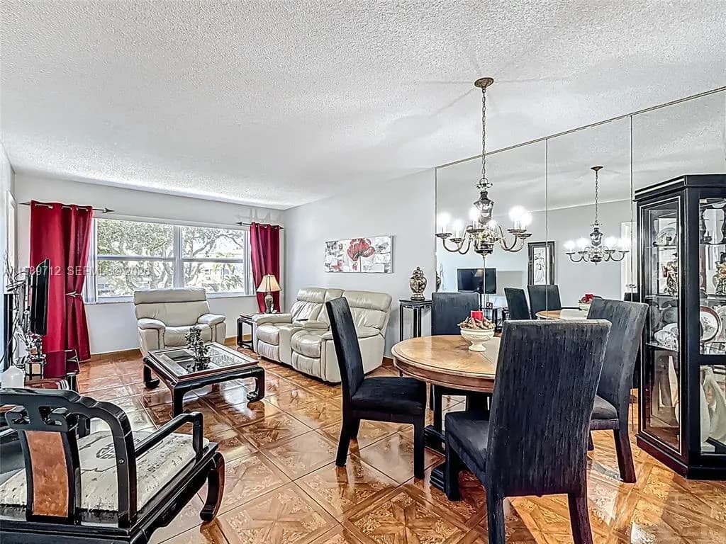 5001 NW 34th St # 205, Lauderdale Lakes FL 33319