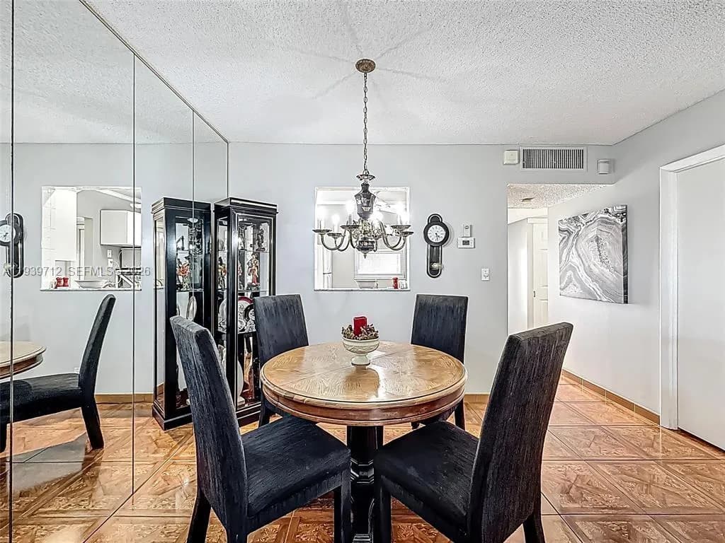 5001 NW 34th St # 205, Lauderdale Lakes FL 33319