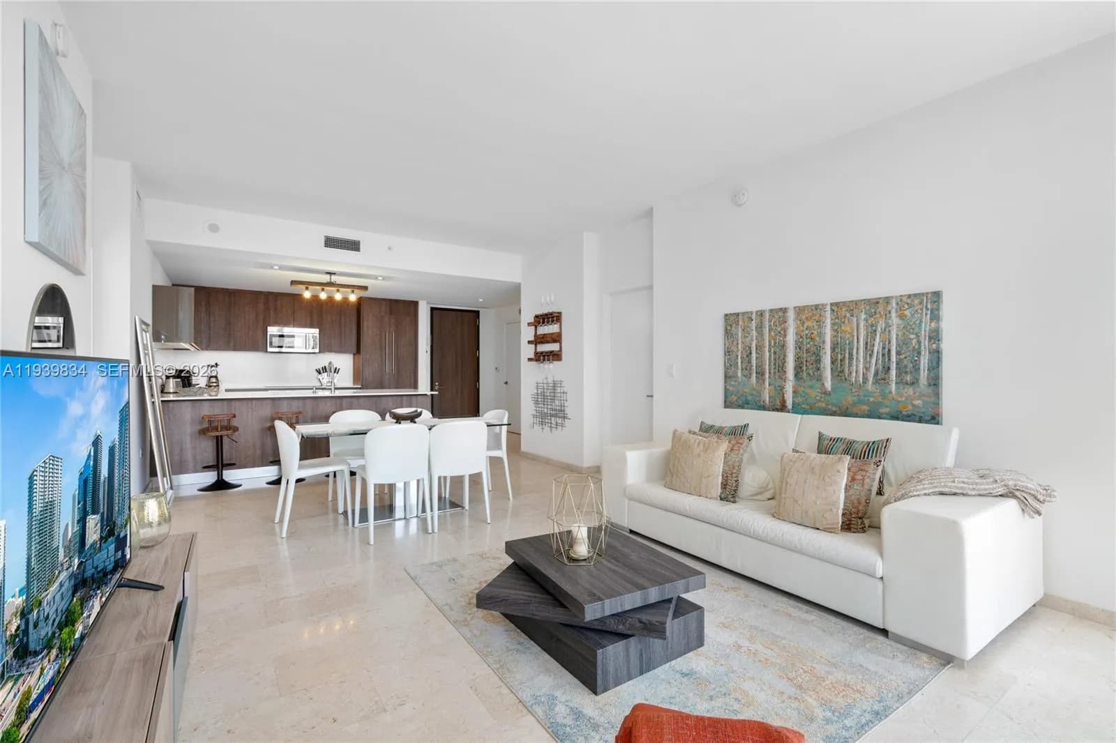 2 bedroom 2 bath for sale at 88 SW 7 Street # 3403, Miami FL 33130
