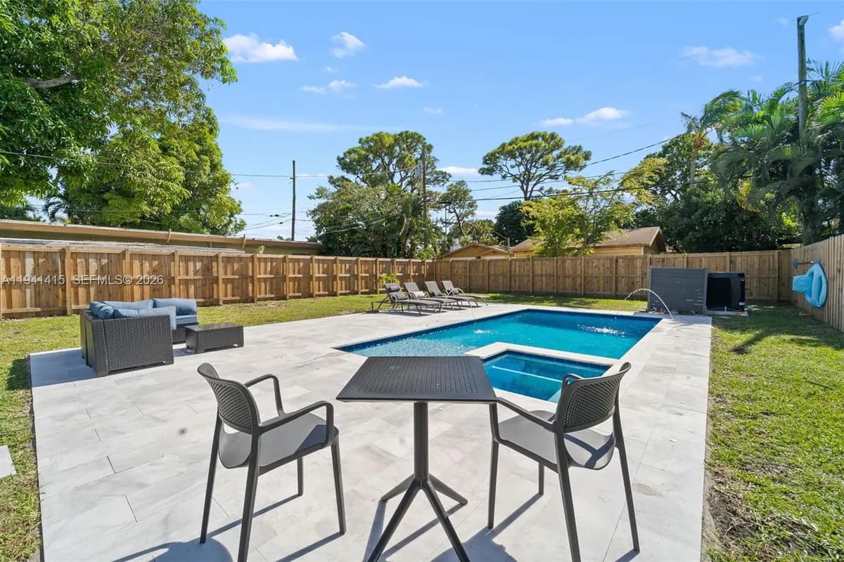 1464 NE 24th St, Wilton Manors FL 33305