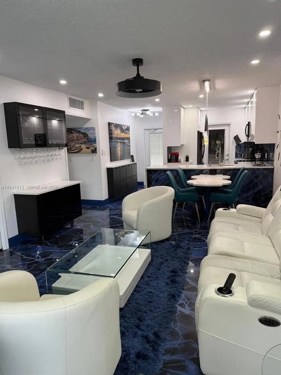 2 bedroom 2 bath for sale at 5121 W Oakland Park Blvd # 212, Lauderdale Lakes FL 33313