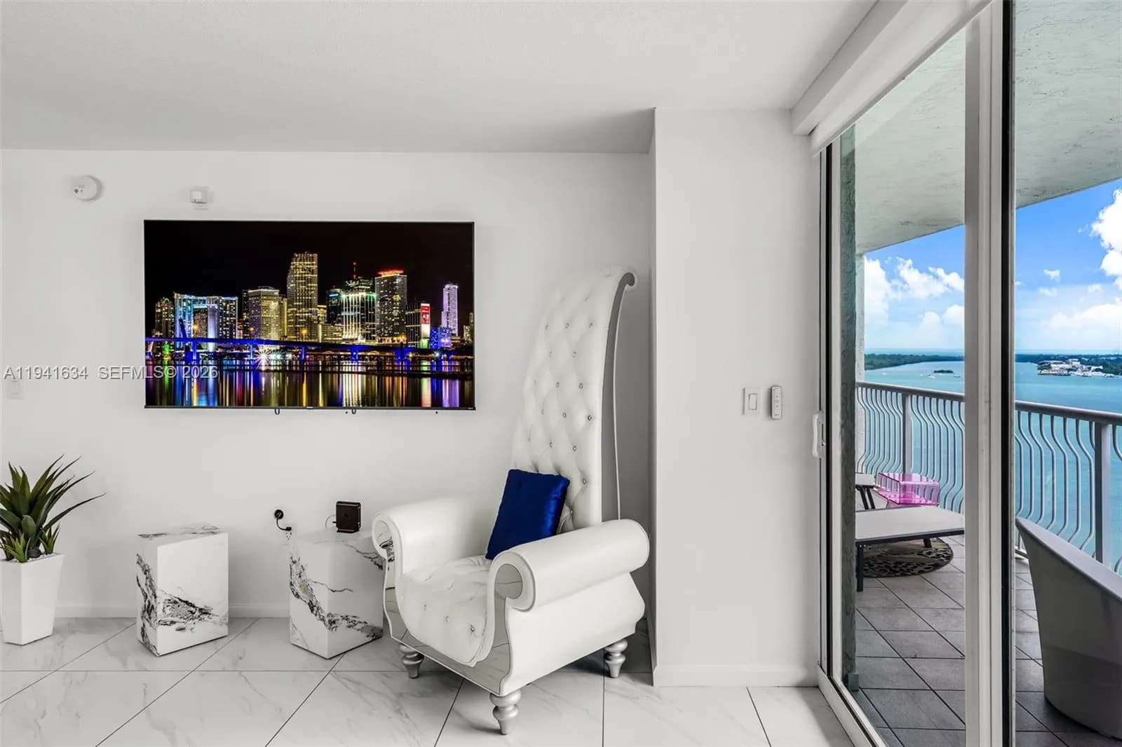 1200 Brickell Bay Dr # 2807, Miami FL 33131