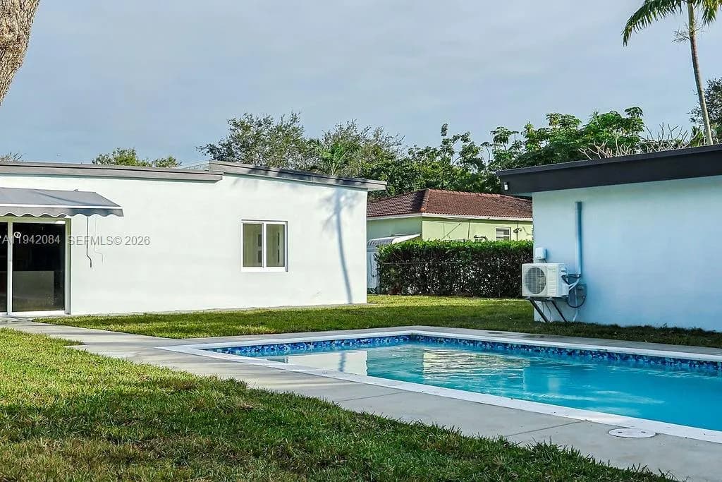 588 Palmetto Dr, Miami Springs FL 33166