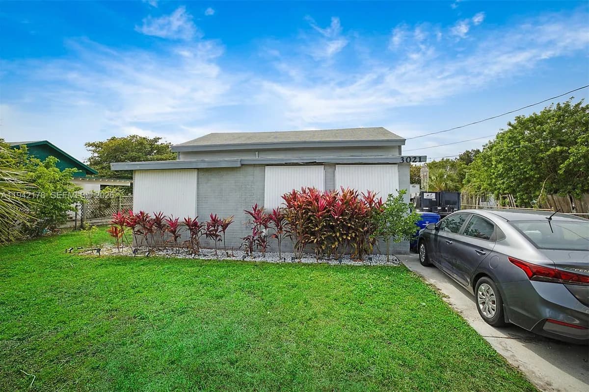 3021 Avenue J, Riviera Beach FL 33404