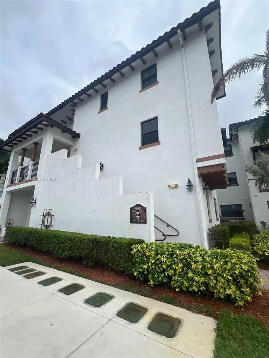 10630 NW 88th St # 201, Doral FL 33178