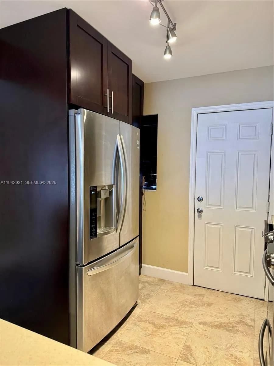 1400 NE 191st St # 310, Miami FL 33179