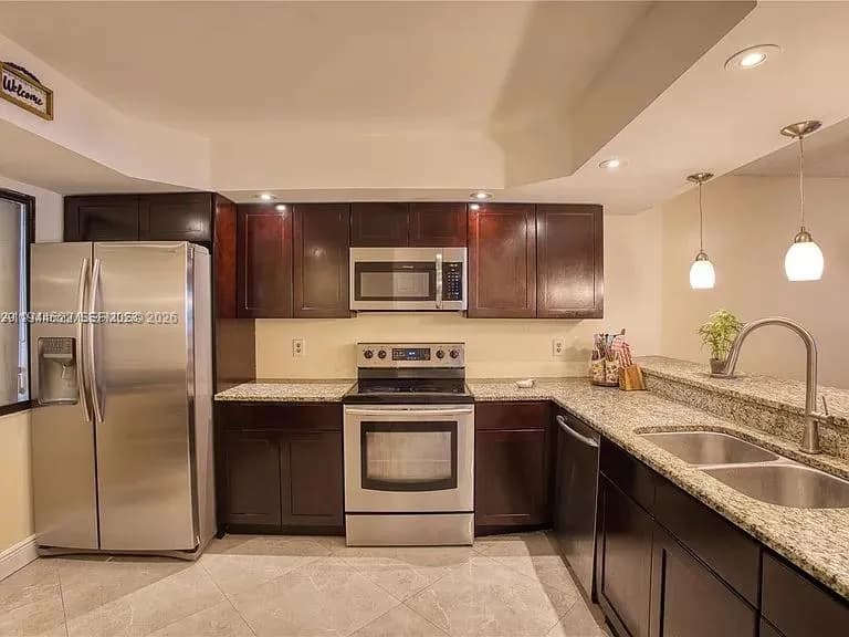 8010 Hampton Blvd # 208, North Lauderdale FL 33068