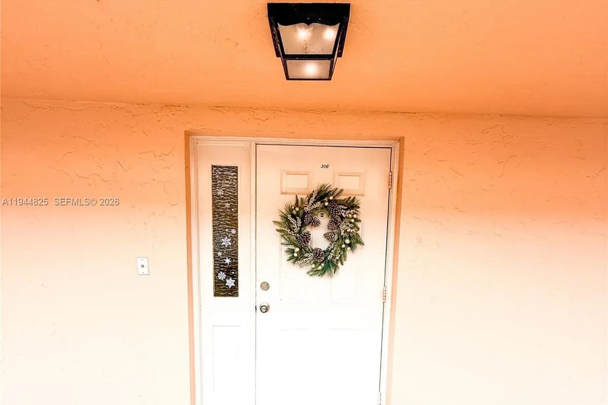 450 Commodore Dr # 306, Plantation FL 33325