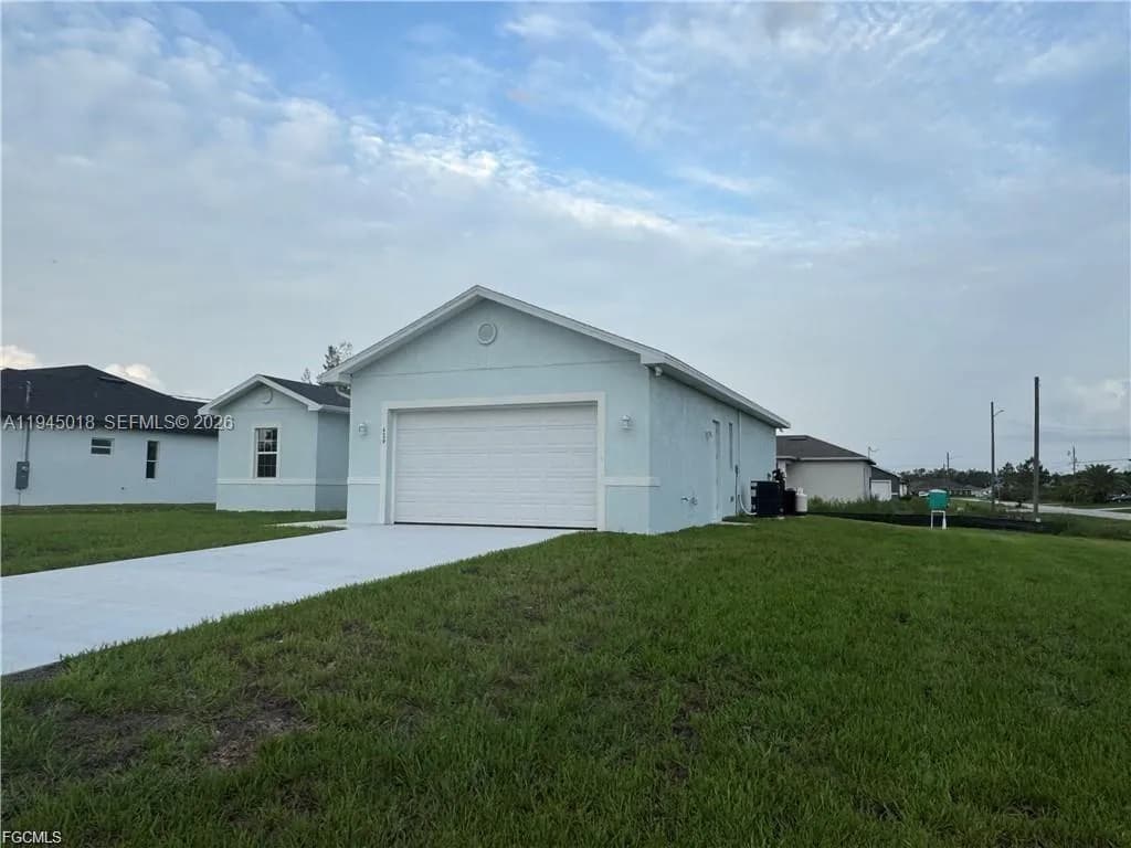 426 Mercedes Ct, Lehigh Acres FL 33972