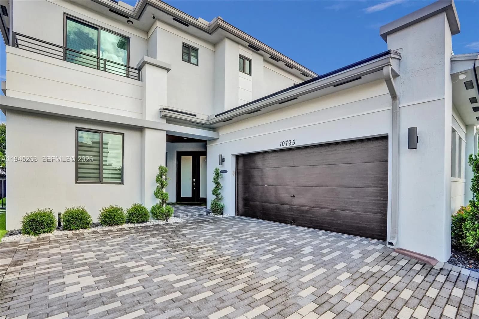 5 bedroom 3 bath Residential for sale at 10795 Oceano Way, Parkland FL 33076