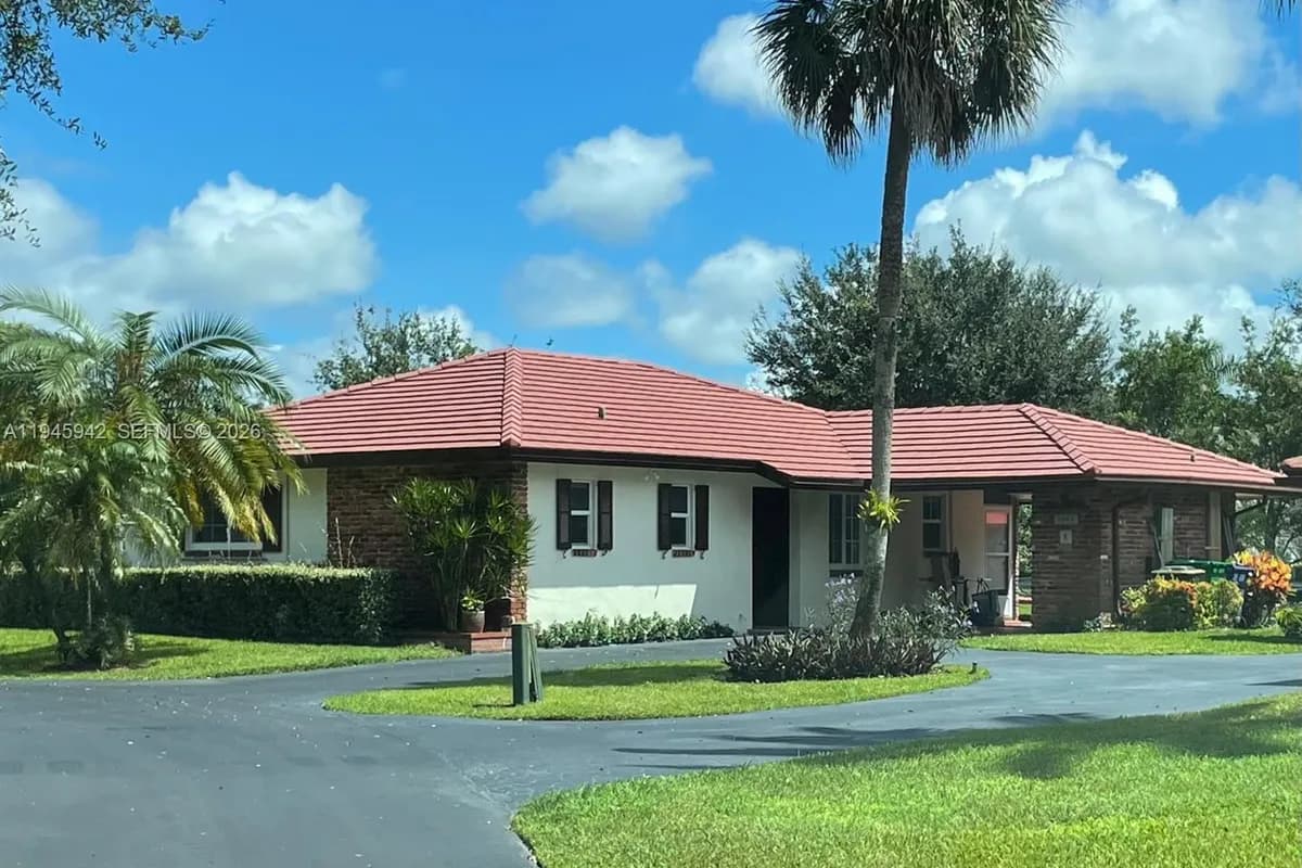 9065 Thunderbird Dr, Coral Springs FL 33065
