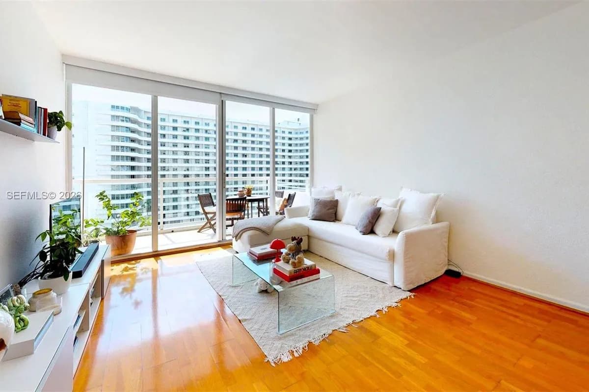 5600 Collins Ave, Miami Beach FL 33140