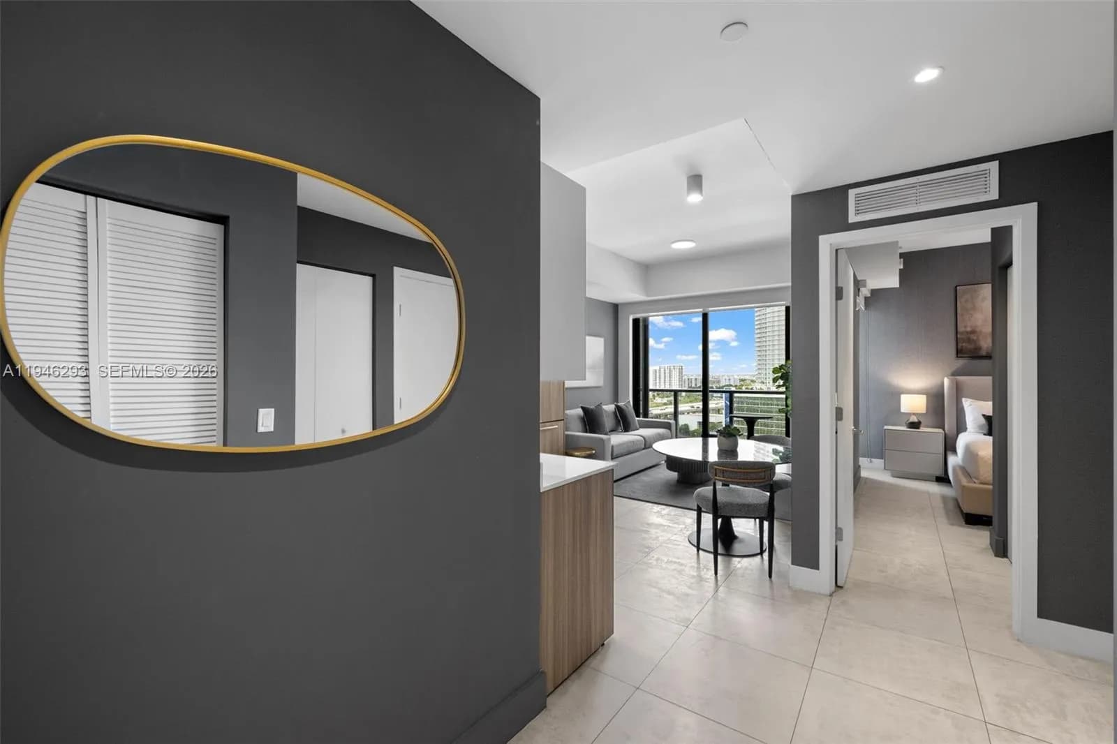 239 SW 9th St # 1604, Miami FL 33130