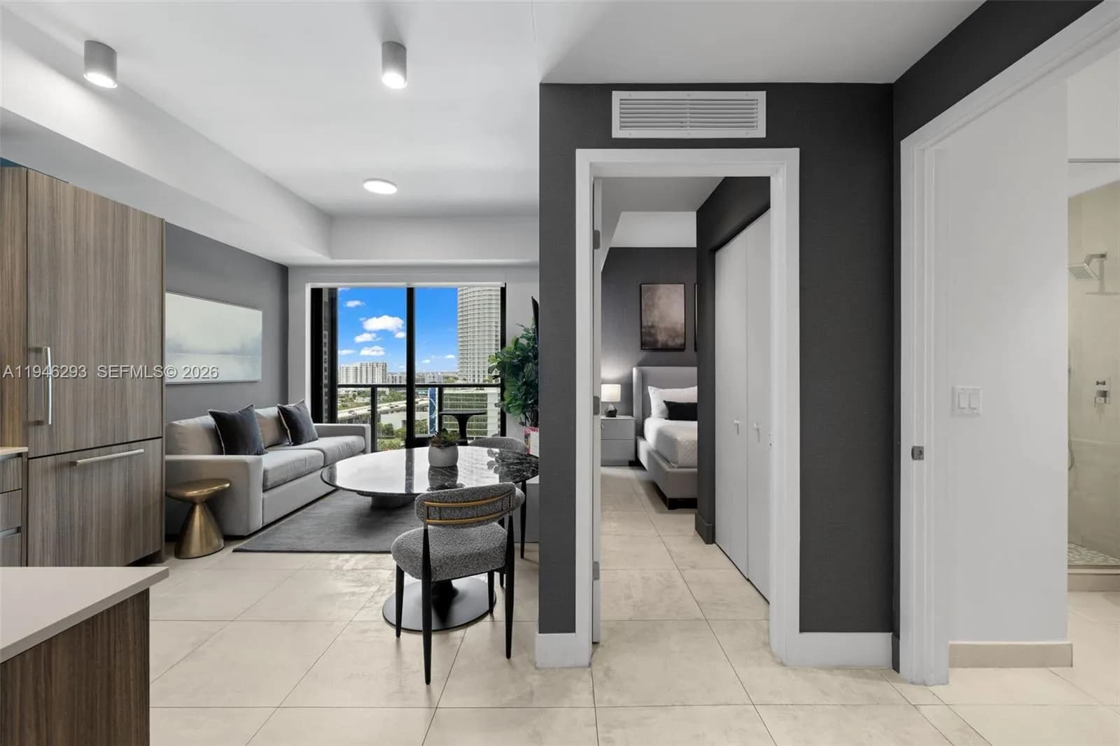 239 SW 9th St # 1604, Miami FL 33130