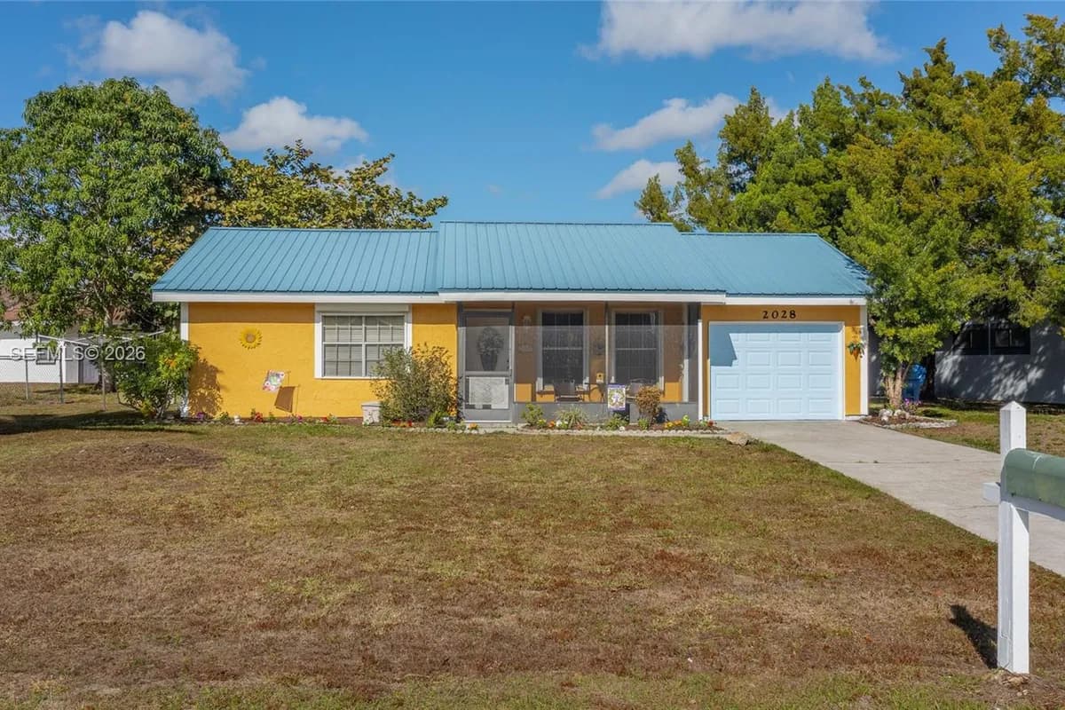 2028 Schooner Dr, La Belle FL 33935