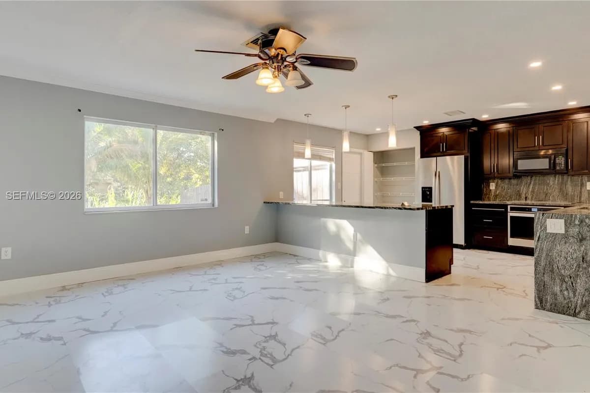 6120 NW 2nd St, Margate FL 33063