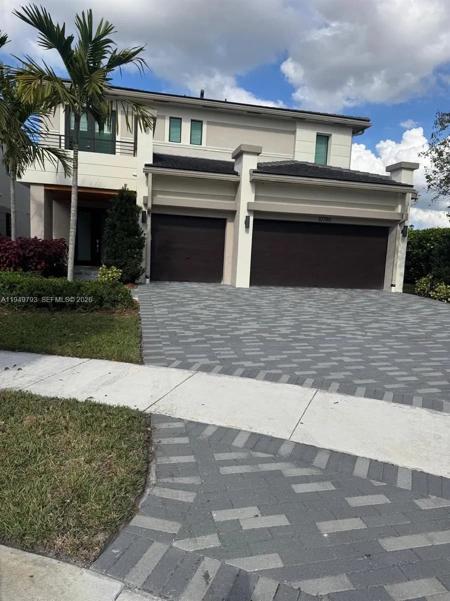 4 bedroom 4 bath Residential for sale at 10790 Aqua Ct, Parkland FL 33076