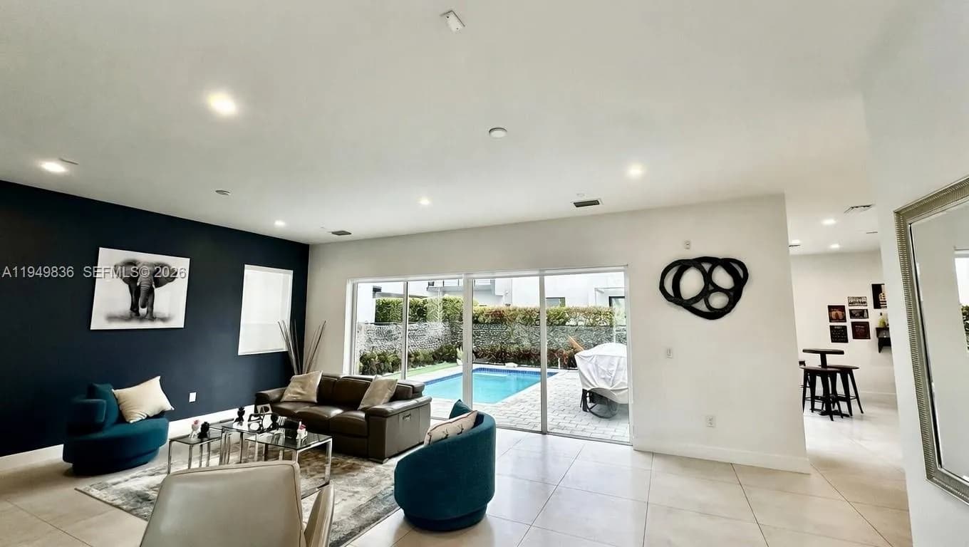 10054 NW 76th Ter, Doral FL 33178